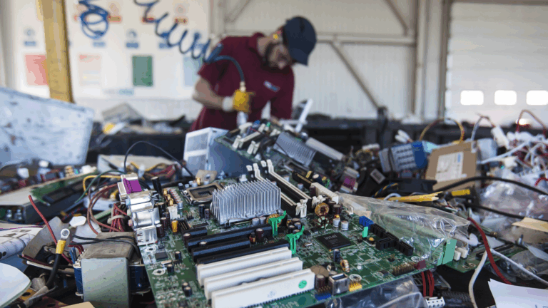 Promoting circular valorization of WEEEE waste (waste for electrical and electronic equipment)