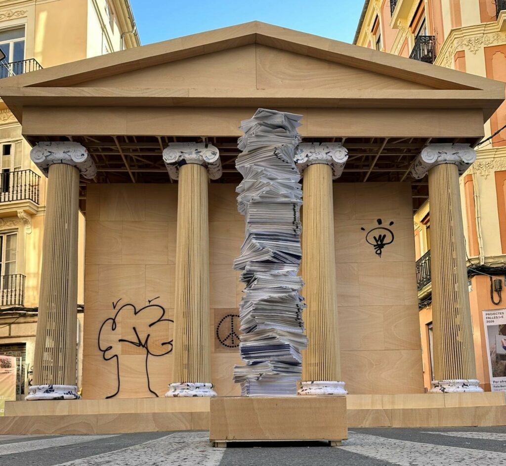 Made of sustainble materials and recycling unused catalogues 