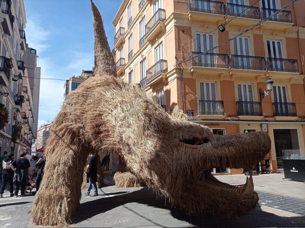 The wolf: falla mainly made out of rice straws.
